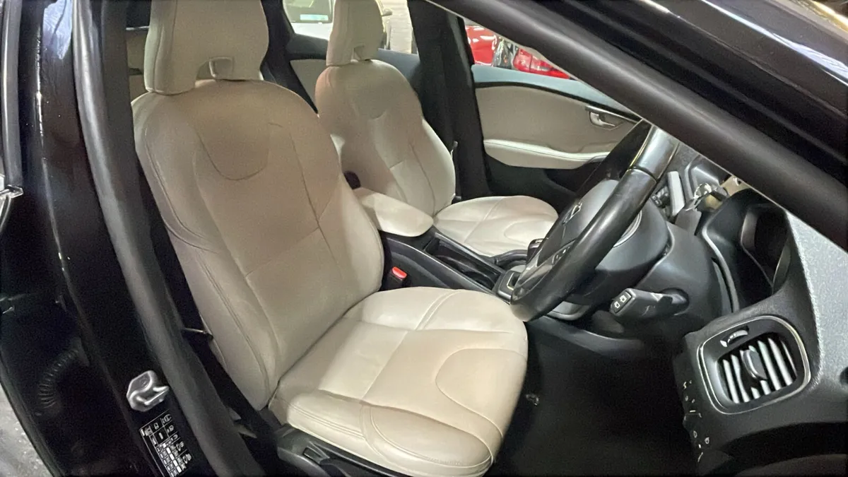 2016 Volvo V40  D2 (120hp) SE+Leather 2.0 D - Image 4