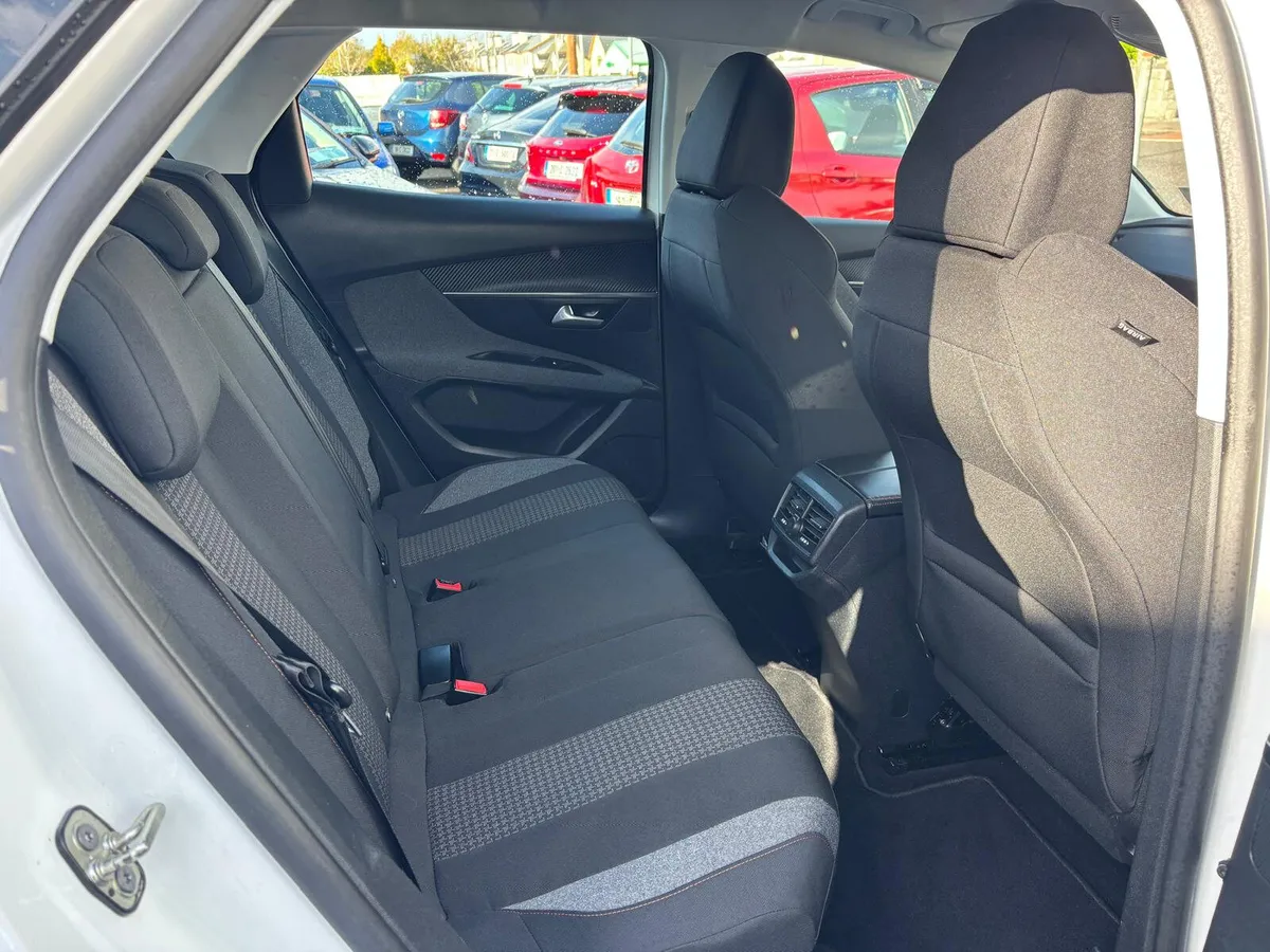 Peugeot 3008 2017   PETROL  LOW  MILEAGE - Image 3