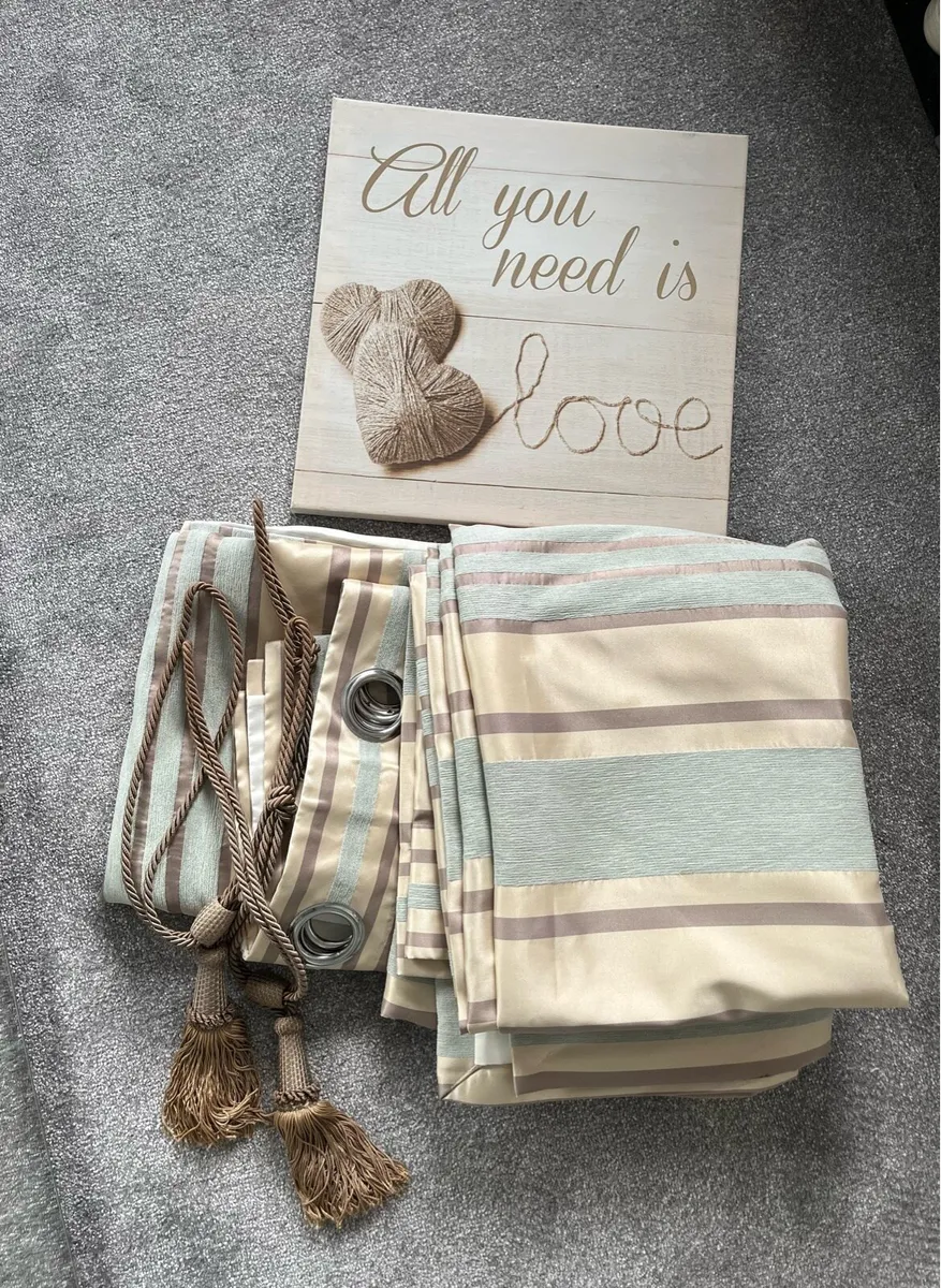 Curtains, tie backs and matching canvas - Image 2