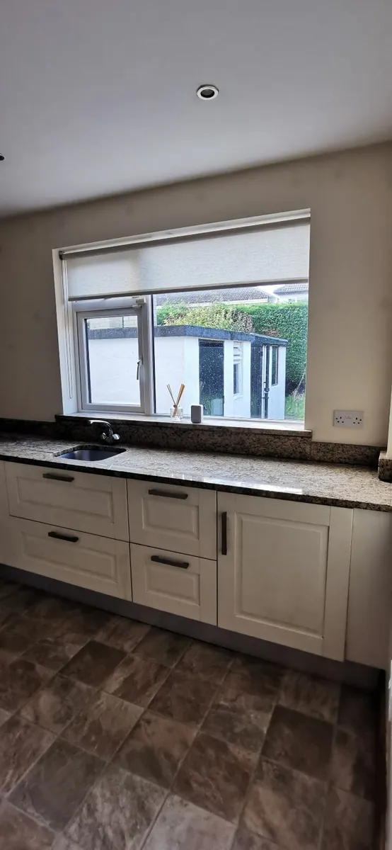 Kitchen with Quartz Worktop - Image 2