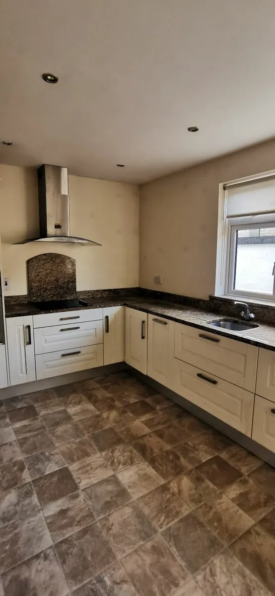 Kitchen with Quartz Worktop - Image 1