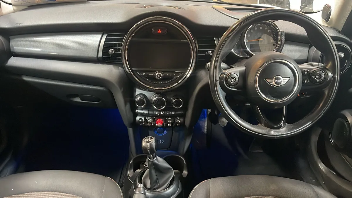 2016 Mini Cooper D 5-Door - Image 4