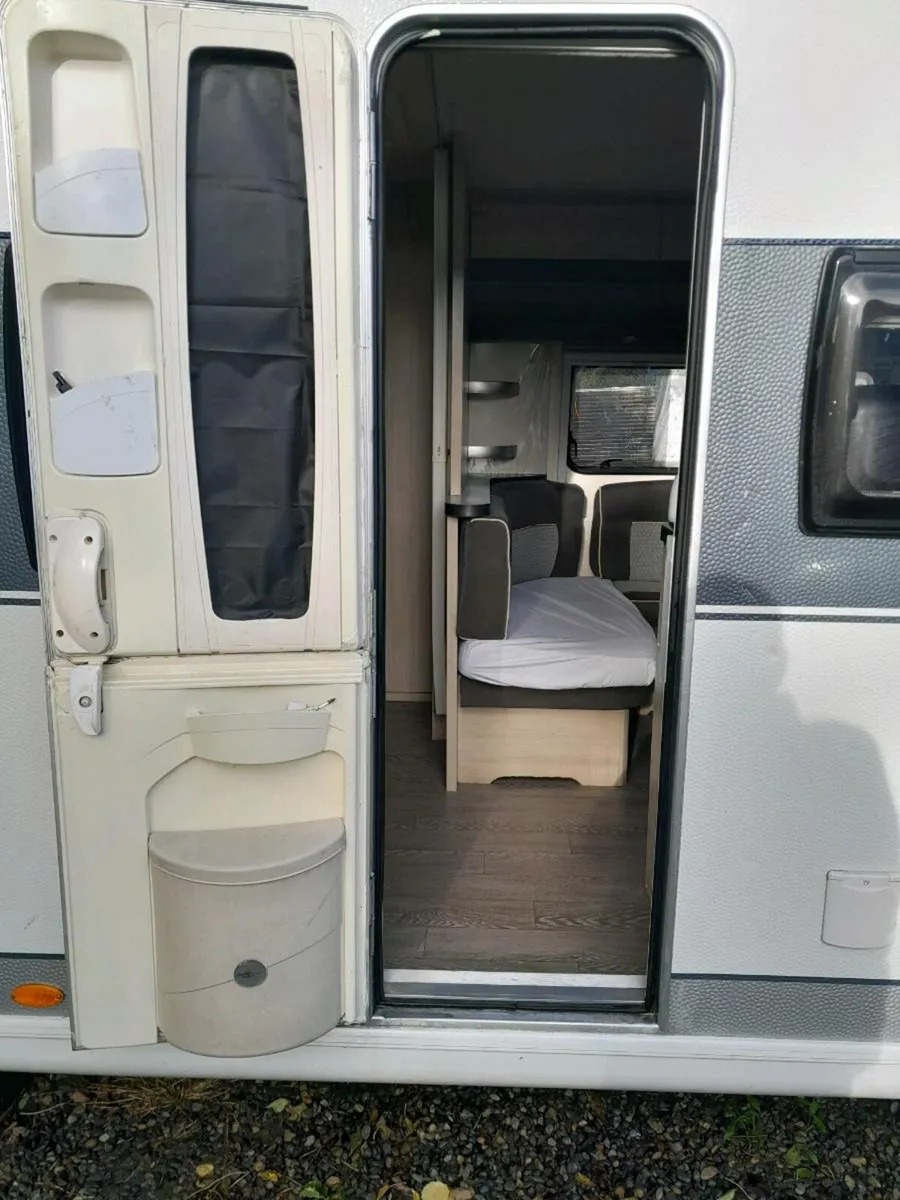Hobby De Luxe Edition 6 Berth Caravan 2016 Model - Image 2