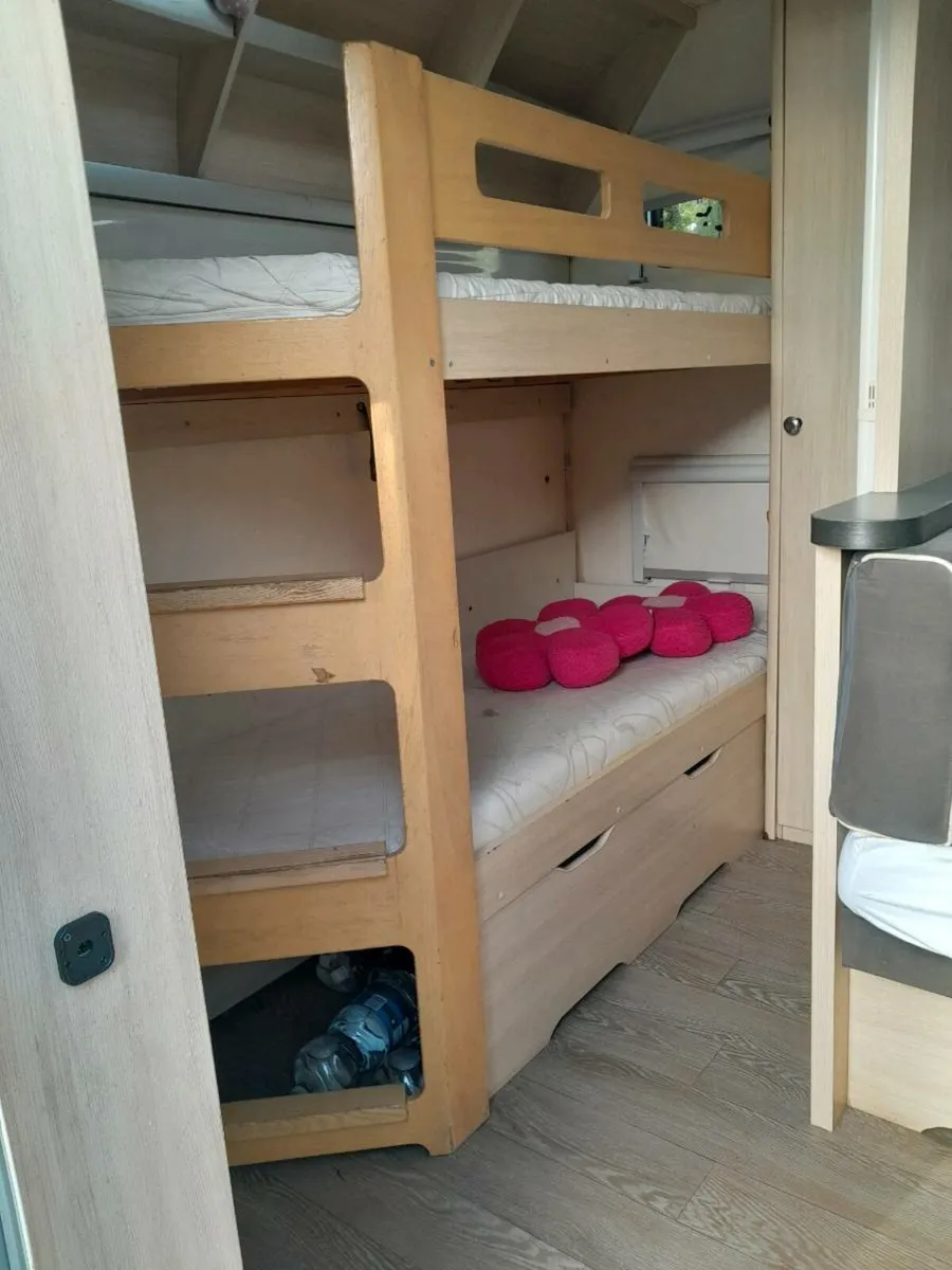 Hobby De Luxe Edition 6 Berth Caravan 2016 Model - Image 3