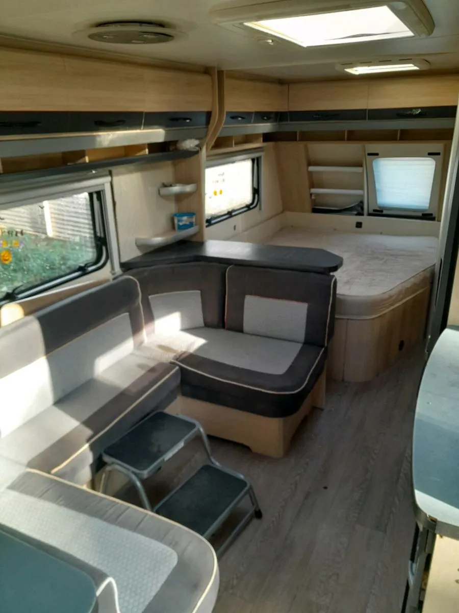Hobby De Luxe Edition 6 Berth Caravan 2016 Model - Image 4