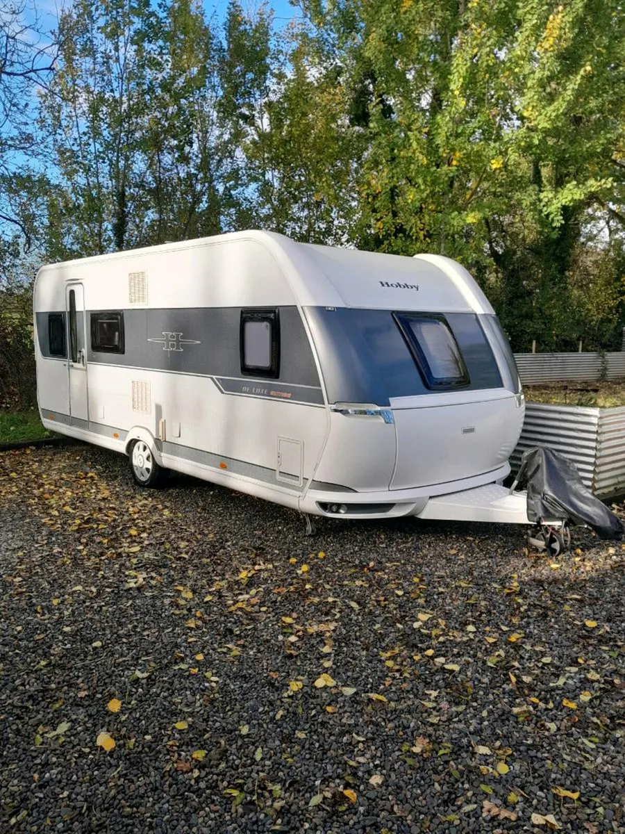 Hobby De Luxe Edition 6 Berth Caravan 2016 Model - Image 1