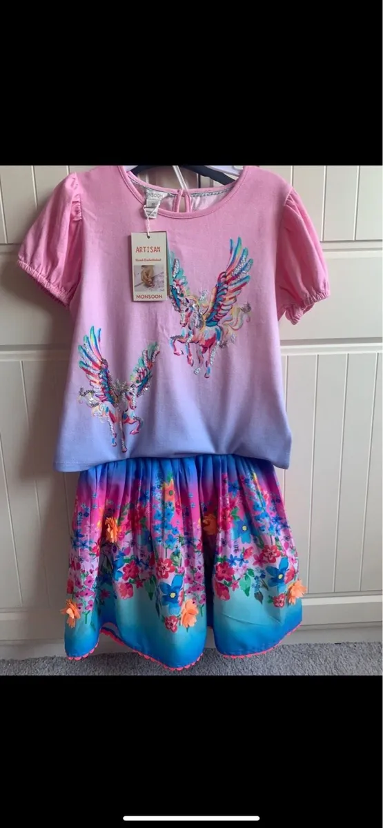 Girls clothes - Image 1