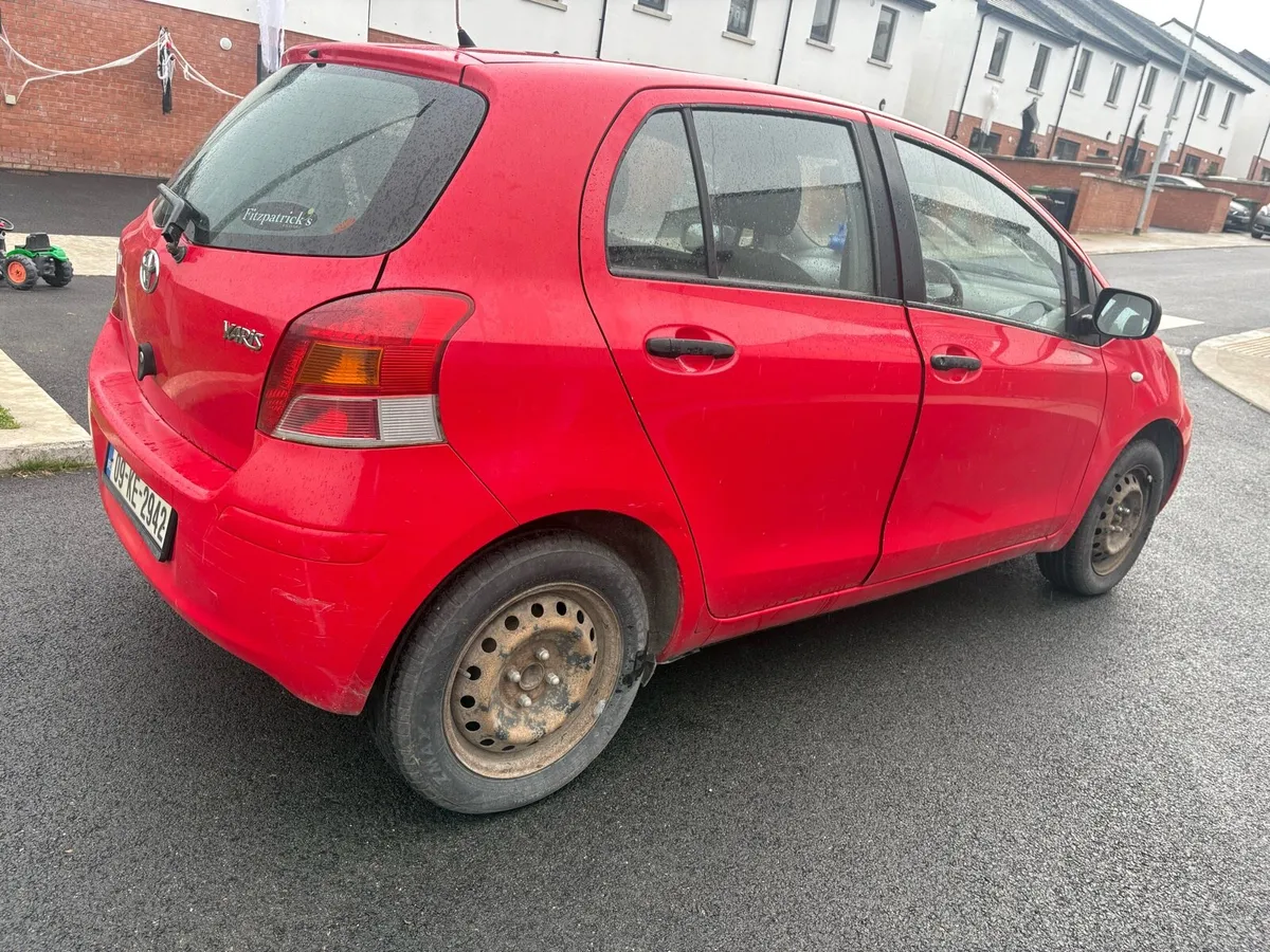 09 Toyota Yaris - Image 3