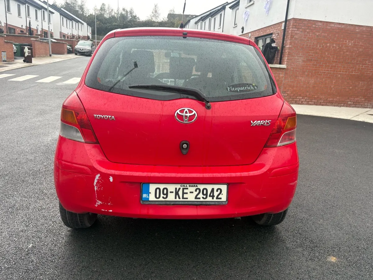 09 Toyota Yaris - Image 4