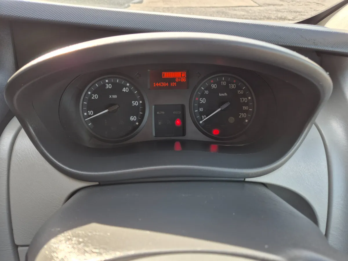 2015 Nissan Primastar lwb - Image 2