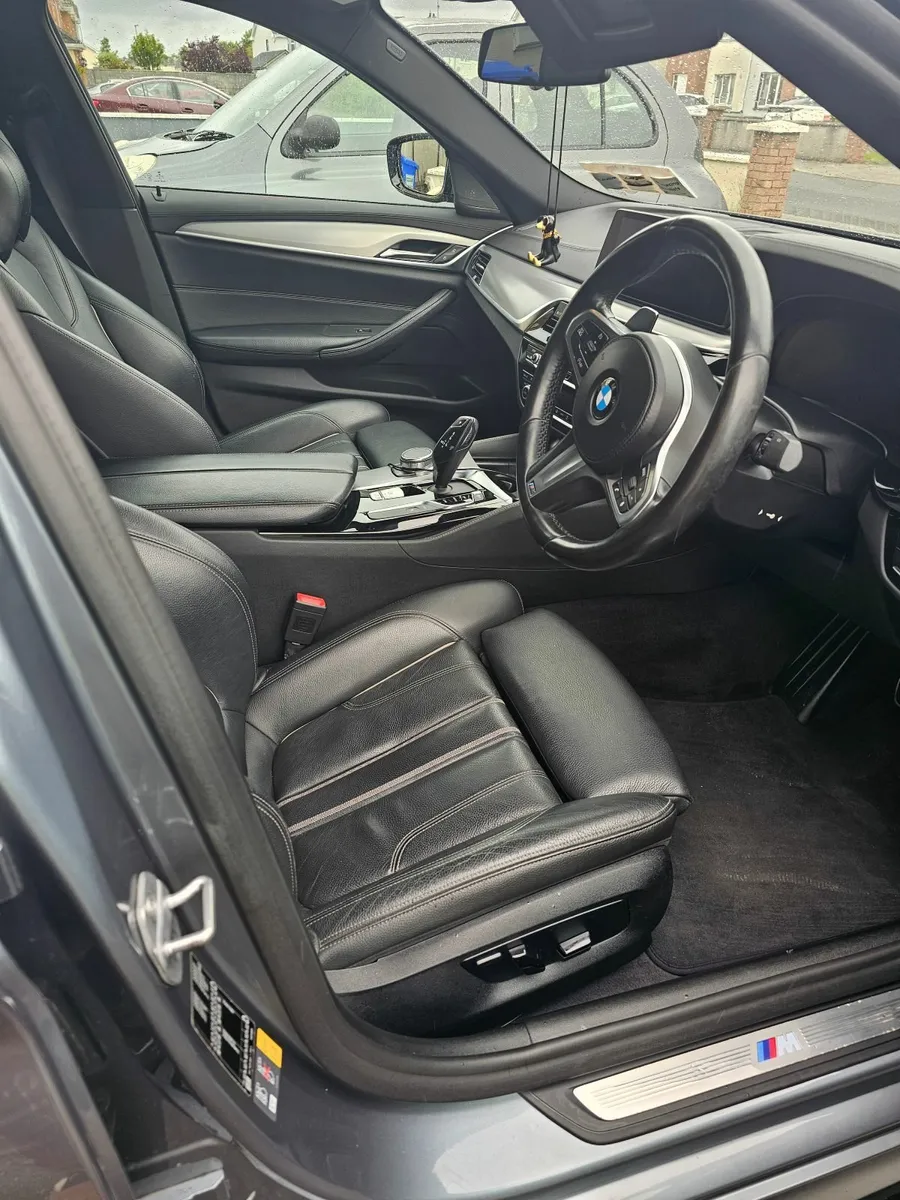 BMW 5-Series 2018 M-Performance - Image 2