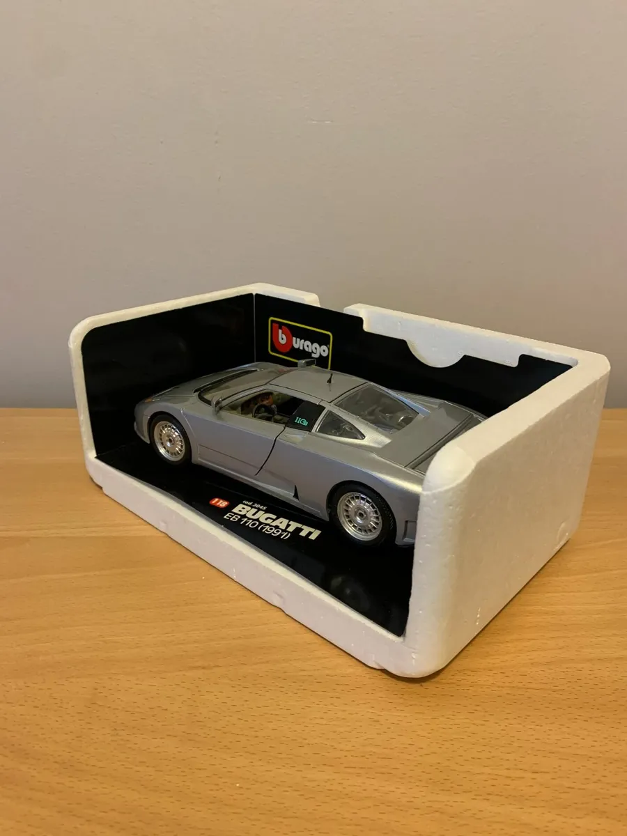 1991 Bugatti EB110 1/18 Burago Model Car - Image 4