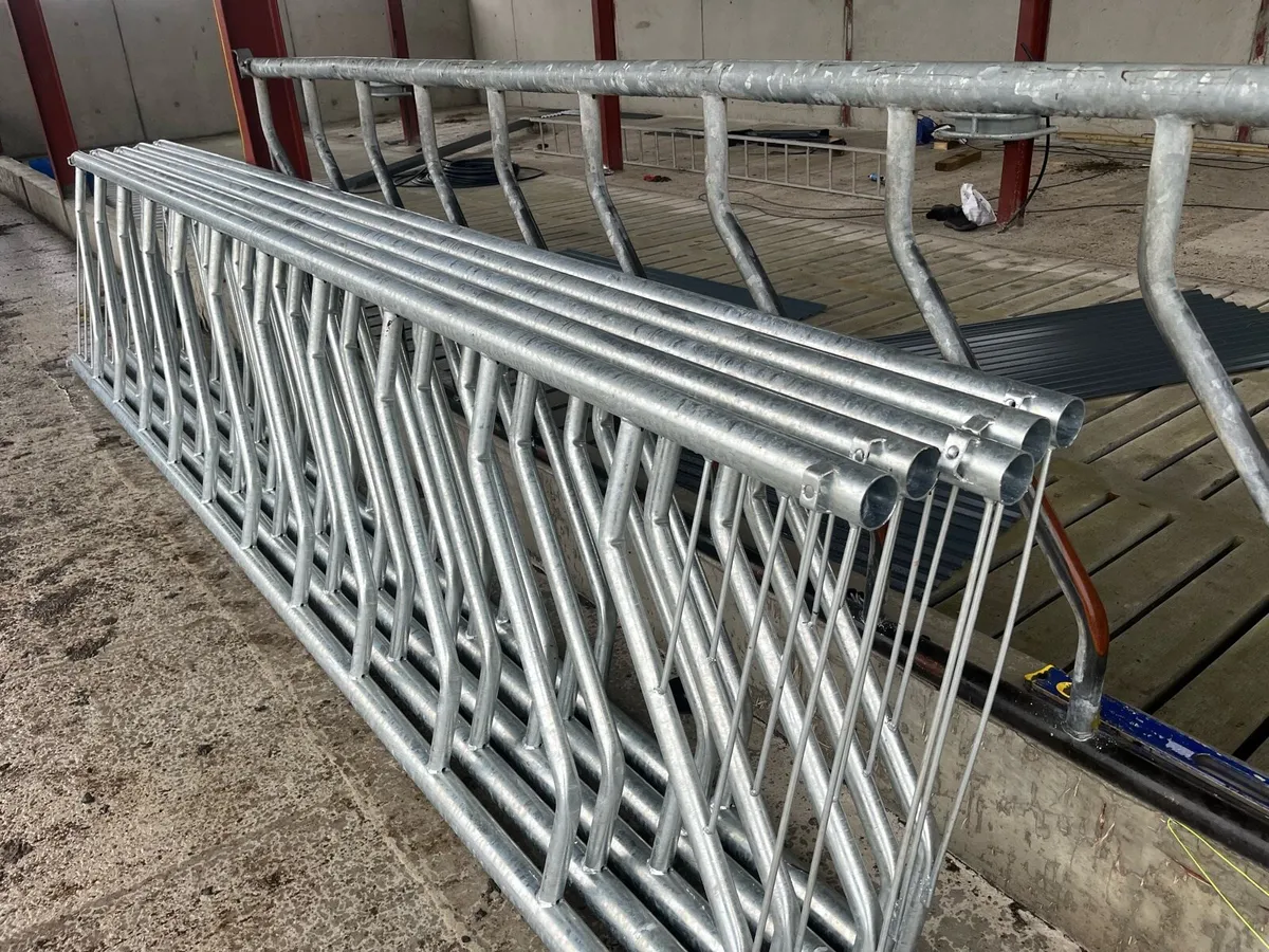 Sheep pen gates and feeding barriers - Image 1
