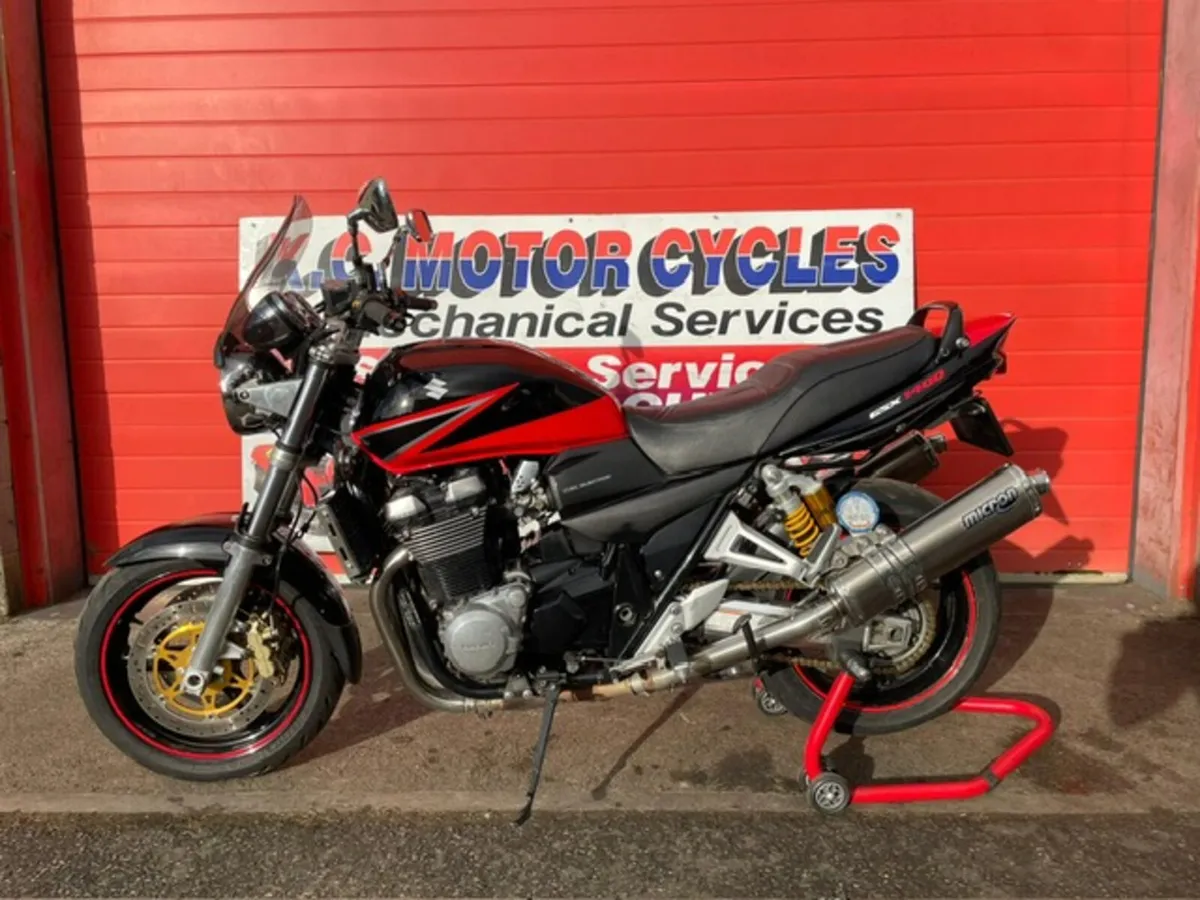 Suzuki GSX 1400 - Image 1