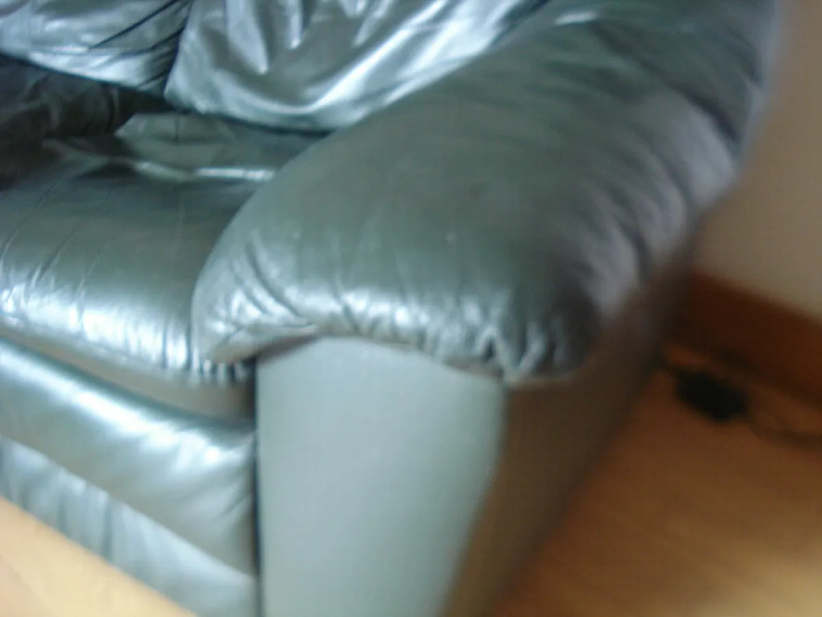 CLASSIC BOTTLE GREEN REAL LEATHER SOFA 3 SEATER. - Image 4