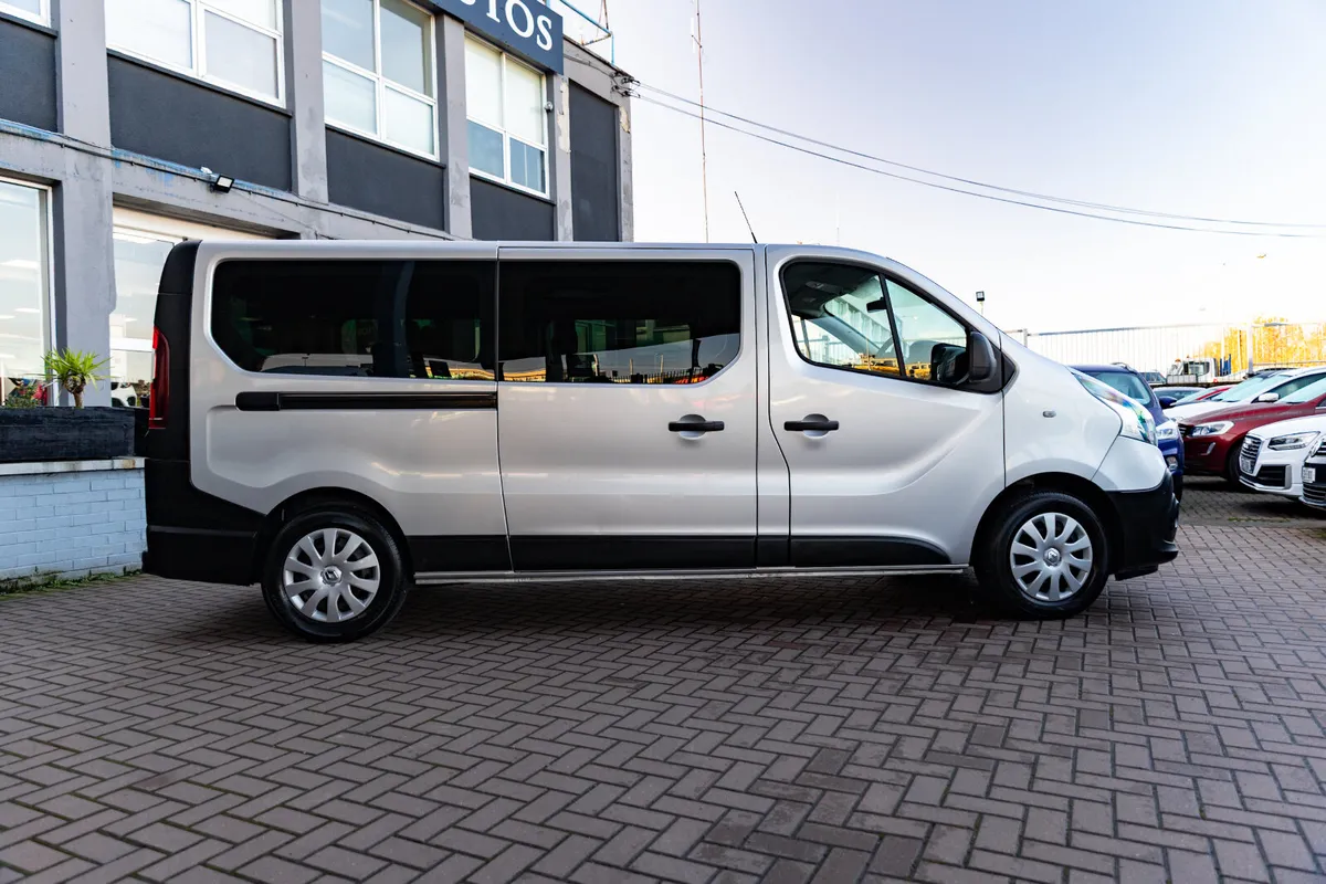 Renault Trafic 2016 - Image 2