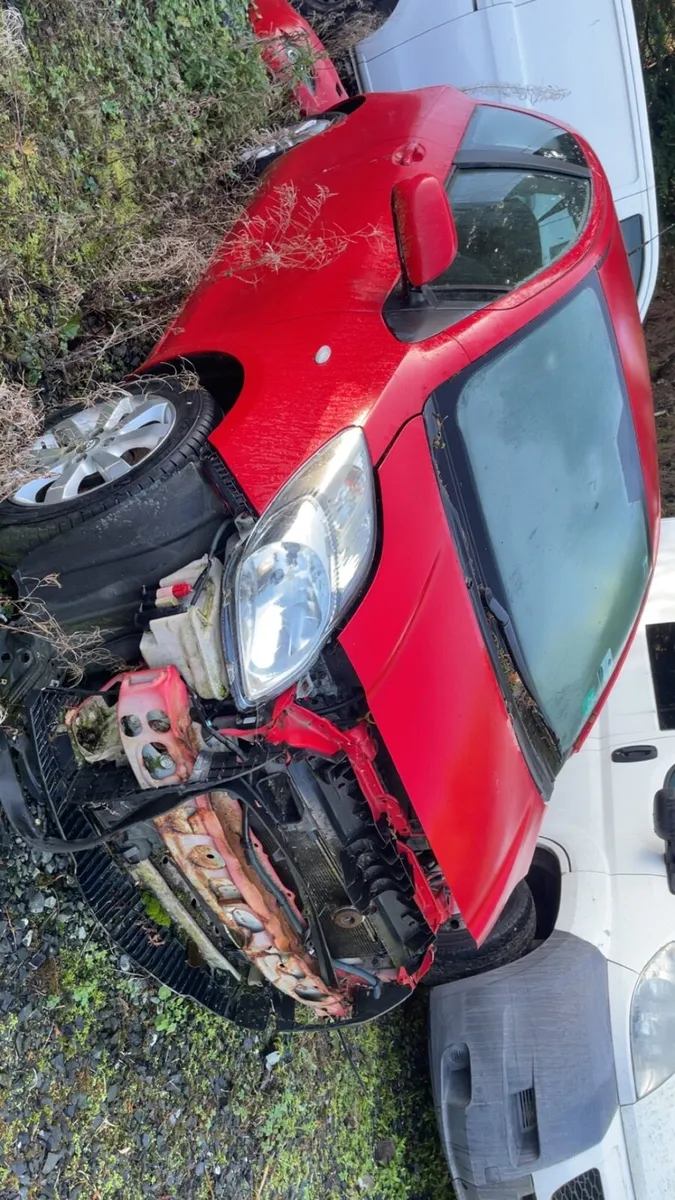 Toyota Yaris t-spirit parts or repair 2011 - Image 3