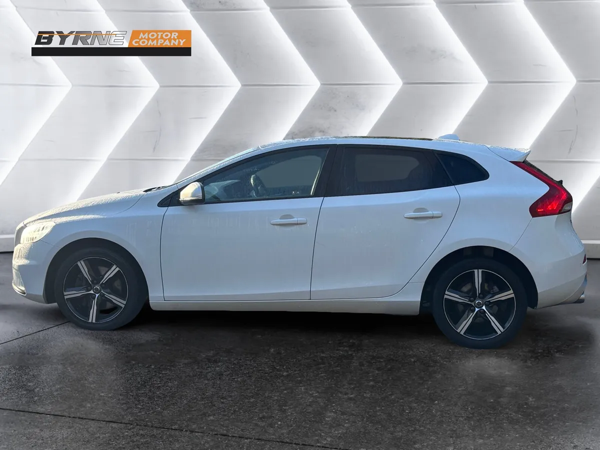 VOLVO V40 R DESIGN D4 2.0D 2016 - Image 2