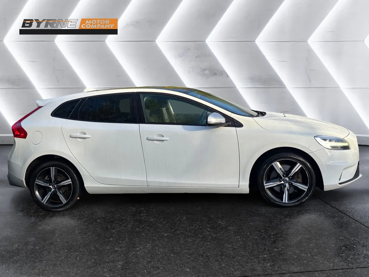 VOLVO V40 R DESIGN D4 2.0D 2016 - Image 4