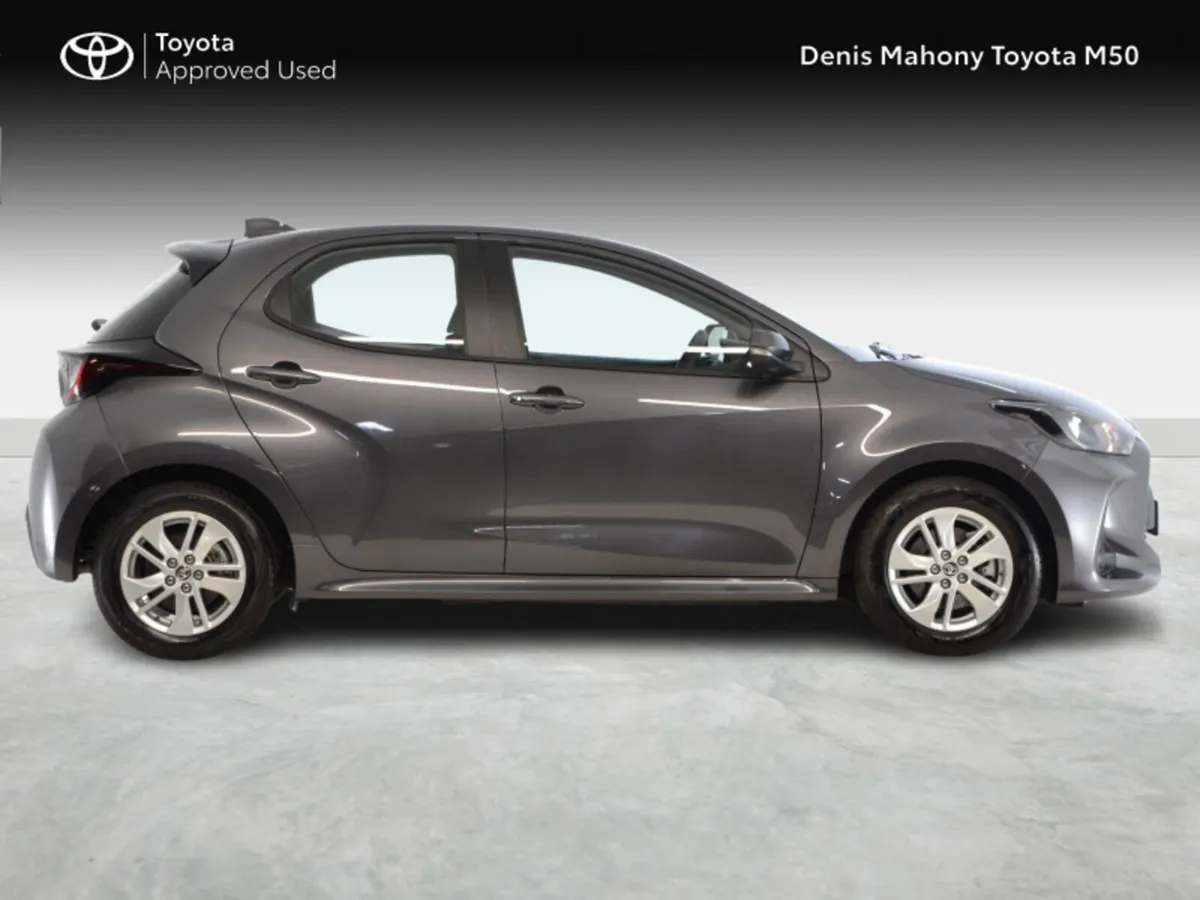 Toyota Yaris Hybrid Luna Auto - Image 3