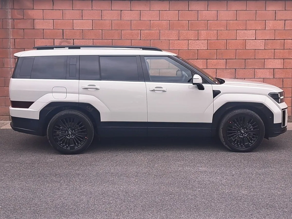 Hyundai Santa Fe 4 Wheel Drive Premium Calligraph - Image 4