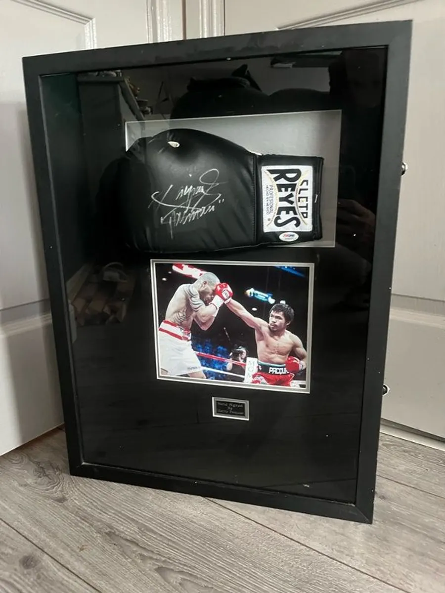 Manny Pacquiao Signed Glove - Image 1
