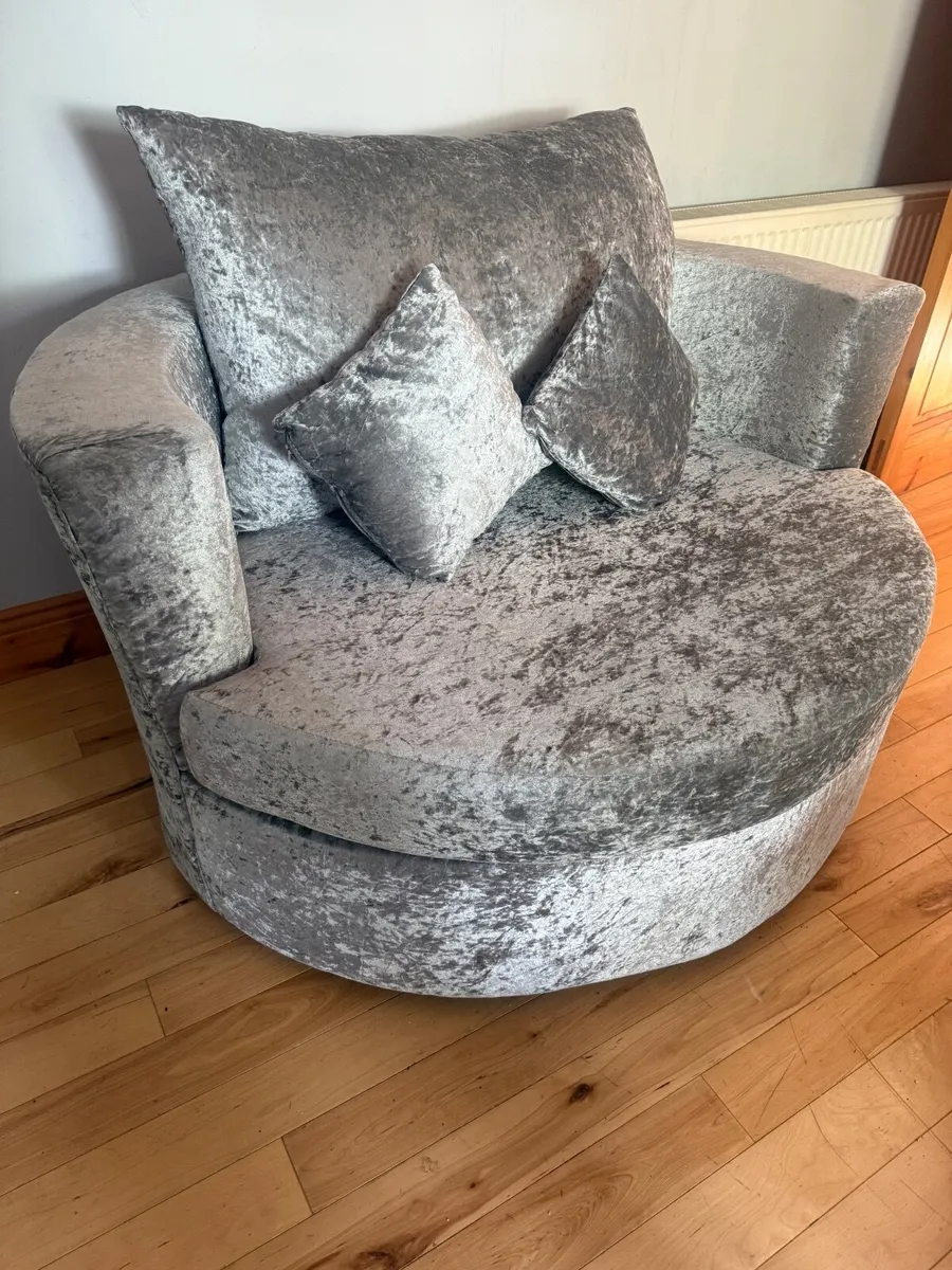 Swivel chair for sale! - Image 1