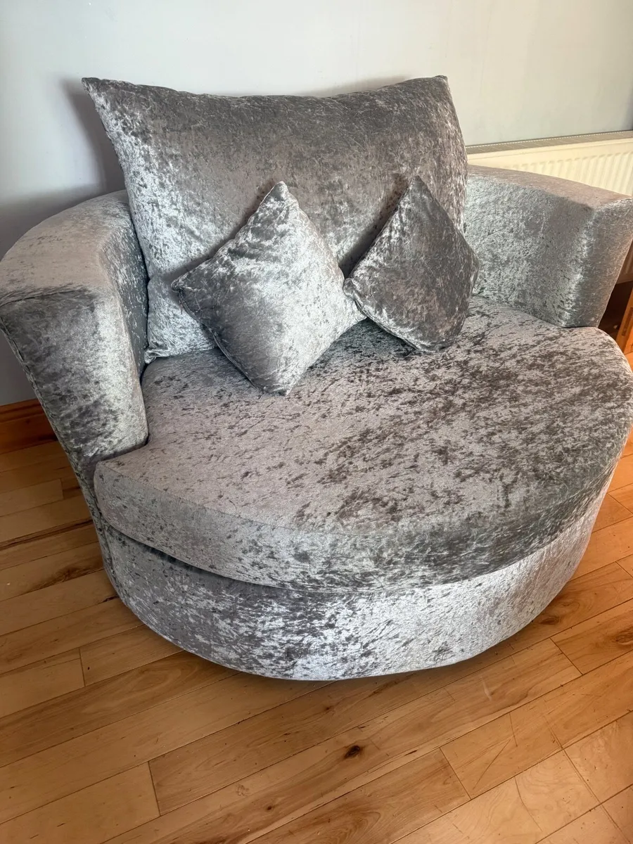 Swivel chair for sale! - Image 2
