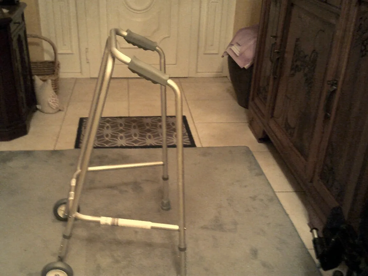 Self propelled wheelchair and walking frame - Image 2