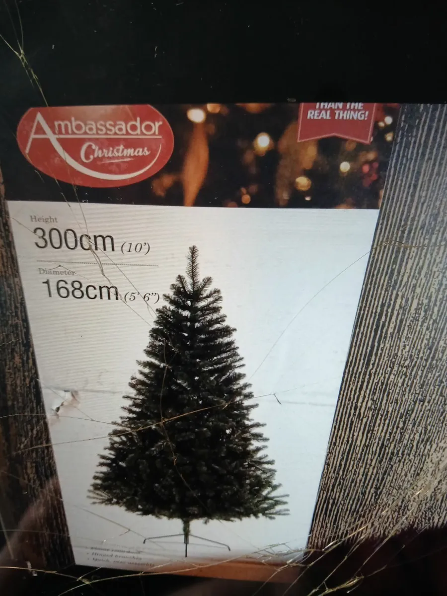 10' Christmas Tree - Image 1