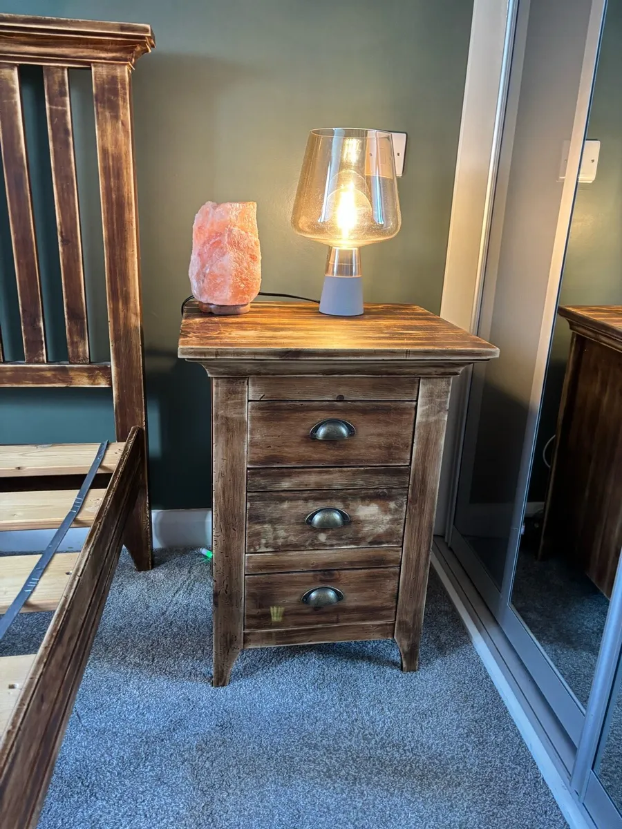 Super king 5ft bed and bedside lockers - Image 4