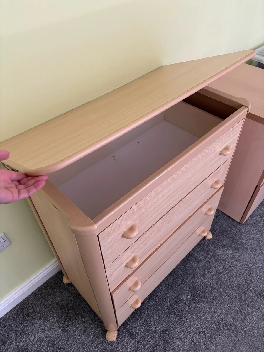 Chest of drawers - Image 1