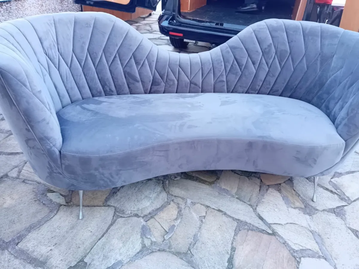 Free Delivery - luxury lounger - LIKE NEW - Image 1