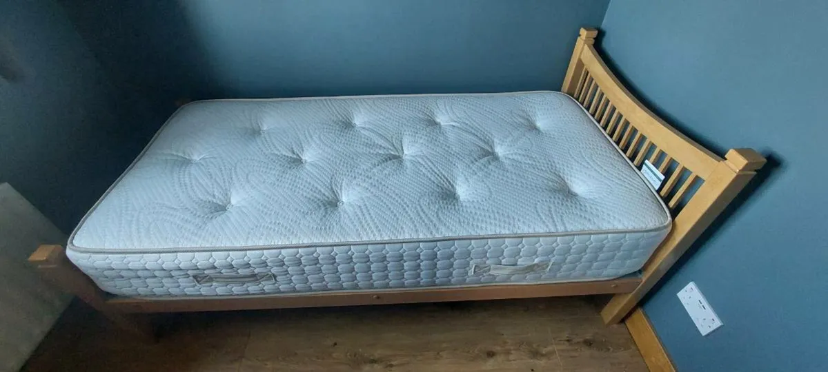 Single bed - Image 2