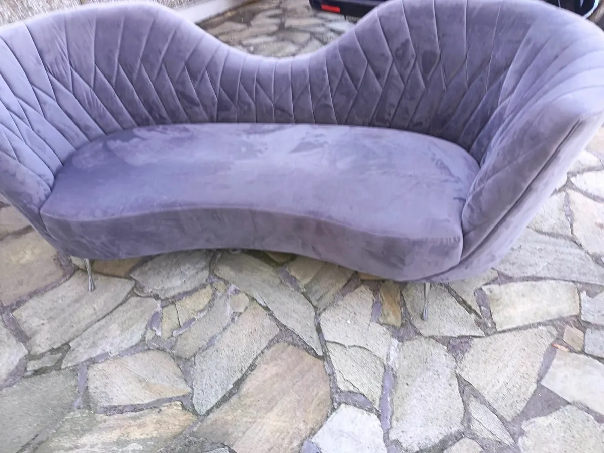 Free Delivery - luxury lounger - LIKE NEW - Image 3