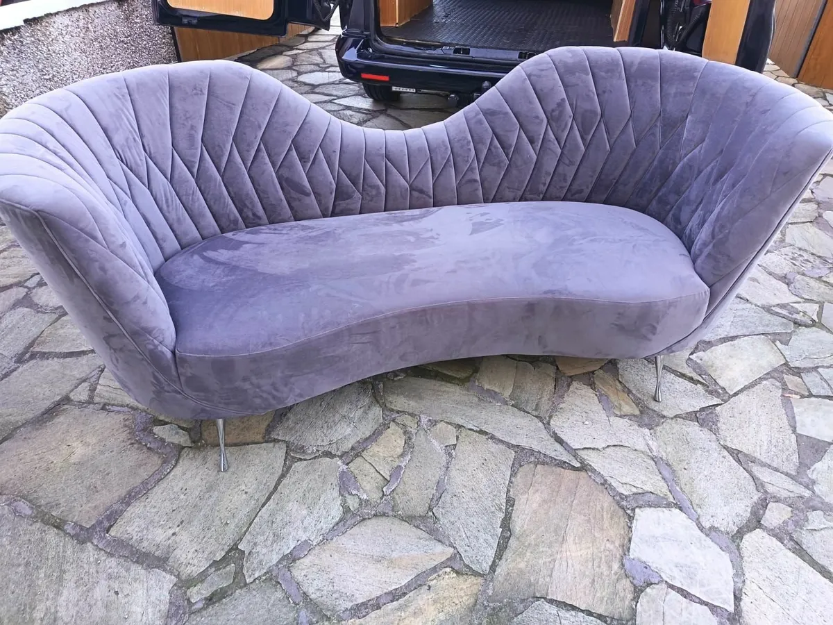 Free Delivery - luxury lounger - LIKE NEW - Image 4