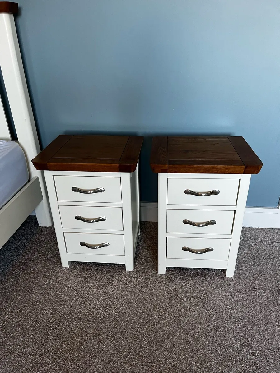 Double bed and lockers - Image 2