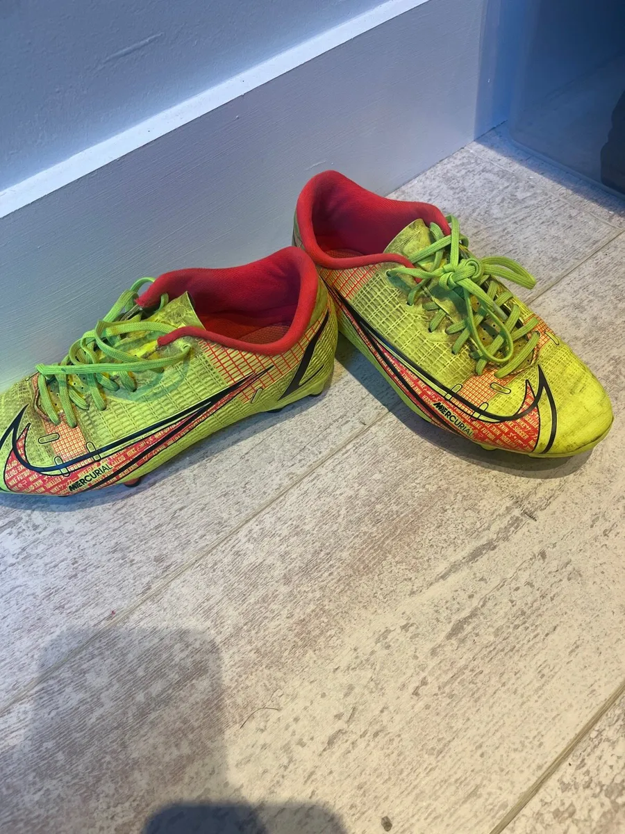 Football boots uk 3.5 - Image 1