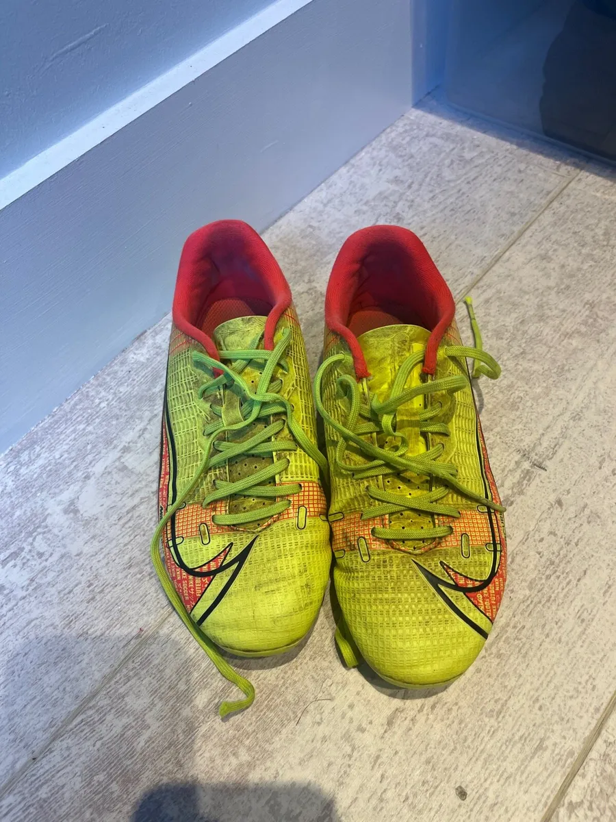 Football boots uk 3.5 - Image 2