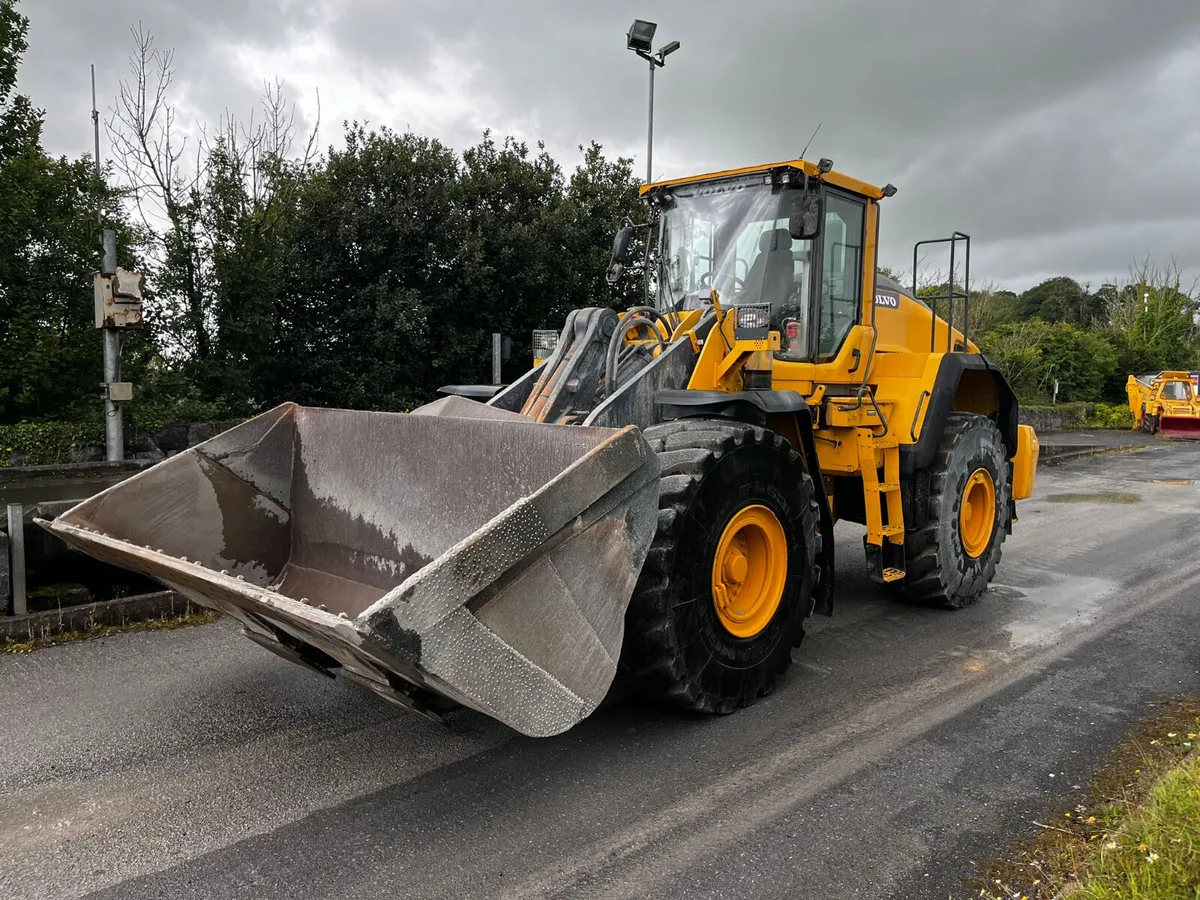 2015 Volvo L180H Loading Shovel - Image 2