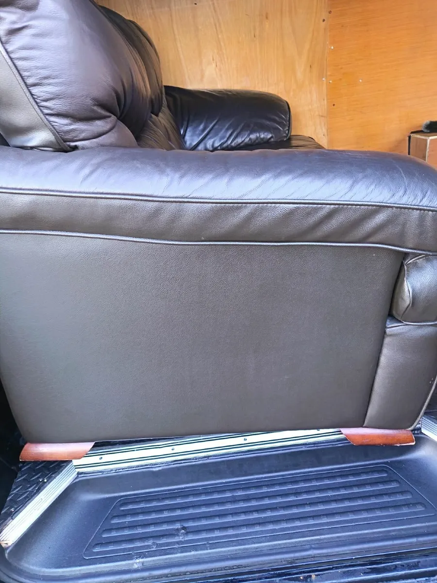 Free Delivery  - 2x seater leather sofa IMMACULATE - Image 4