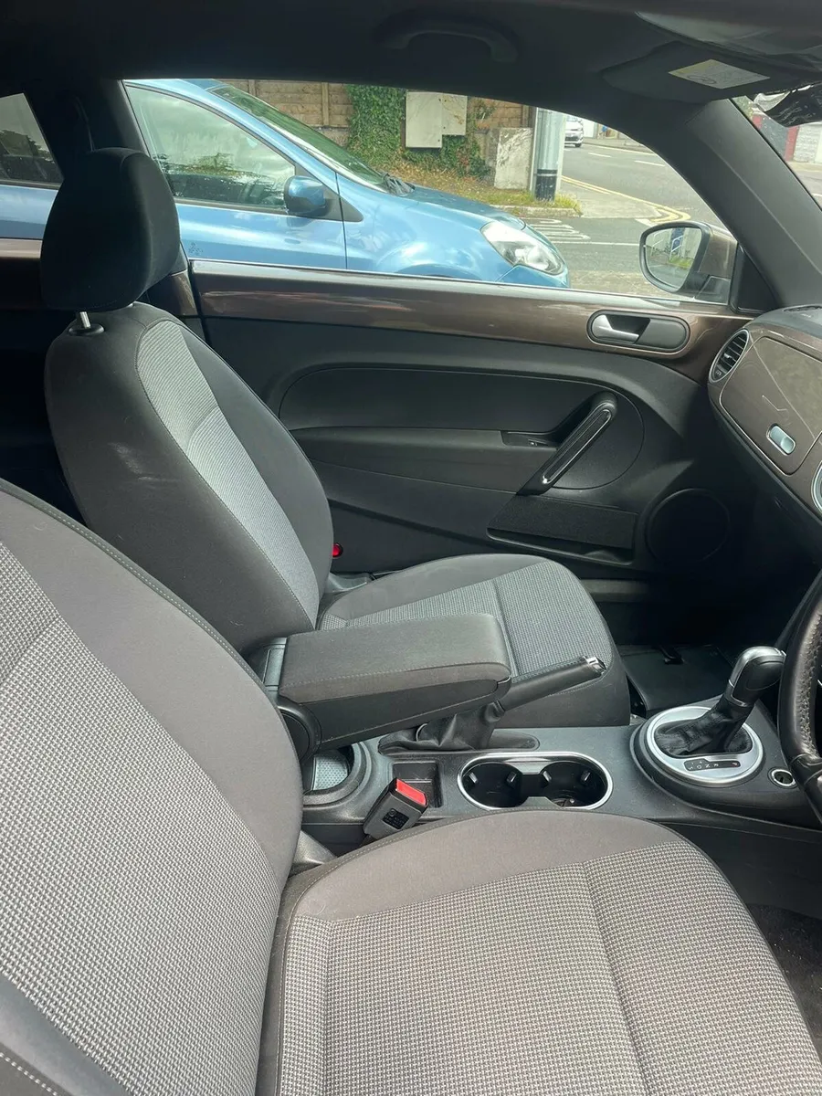 2014 VOLKSWAGEN BEETLE AUTOMATIC - Image 4