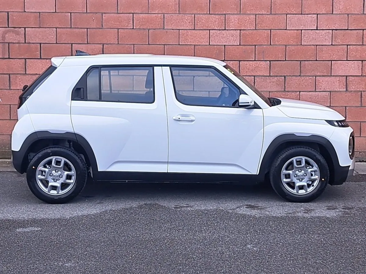 Hyundai INSTER Signature 42 K/wh Battery With 320 - Image 4