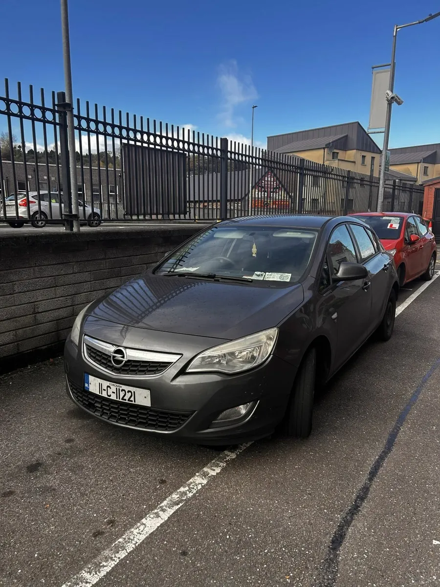 Opel Astra 2011 - Image 1