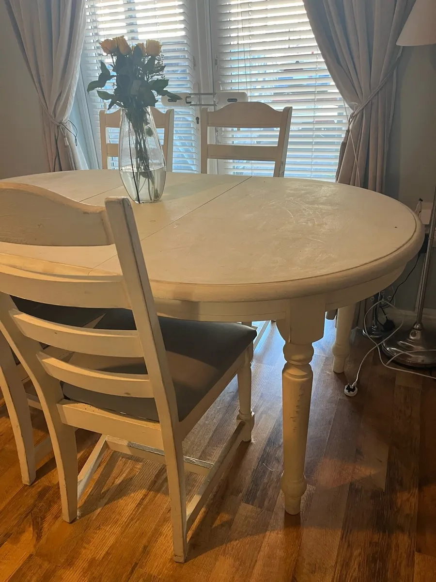 Table and Chairs - Image 2