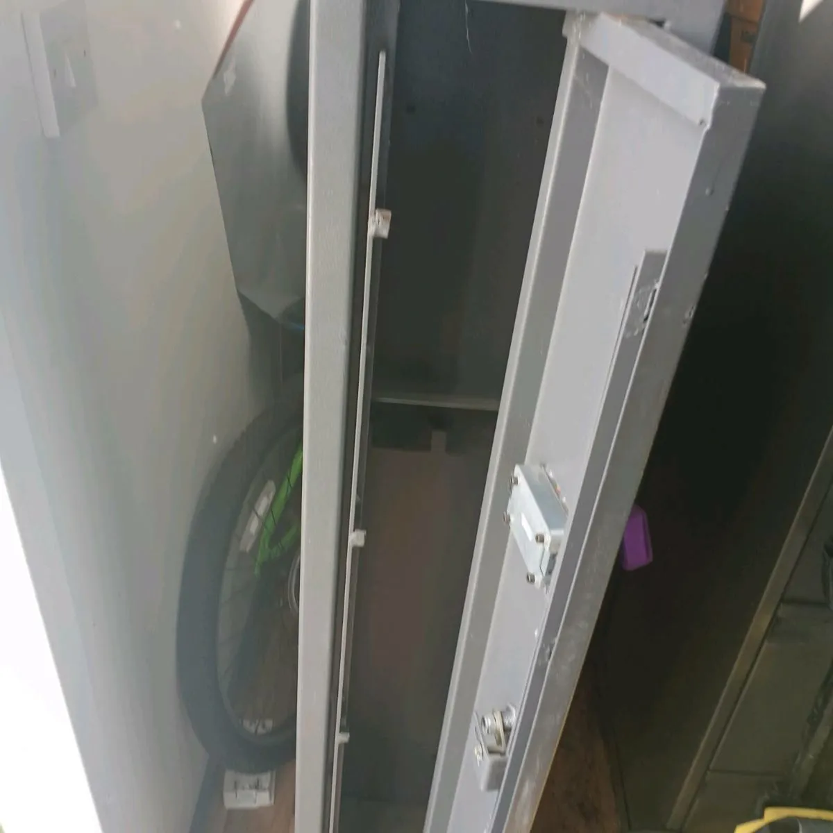 Gun safe - Image 1