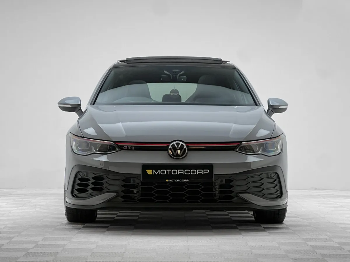 Volkswagen Golf GTI CLUBSPORT 2.0 TSI 300HP *PAN R - Image 2