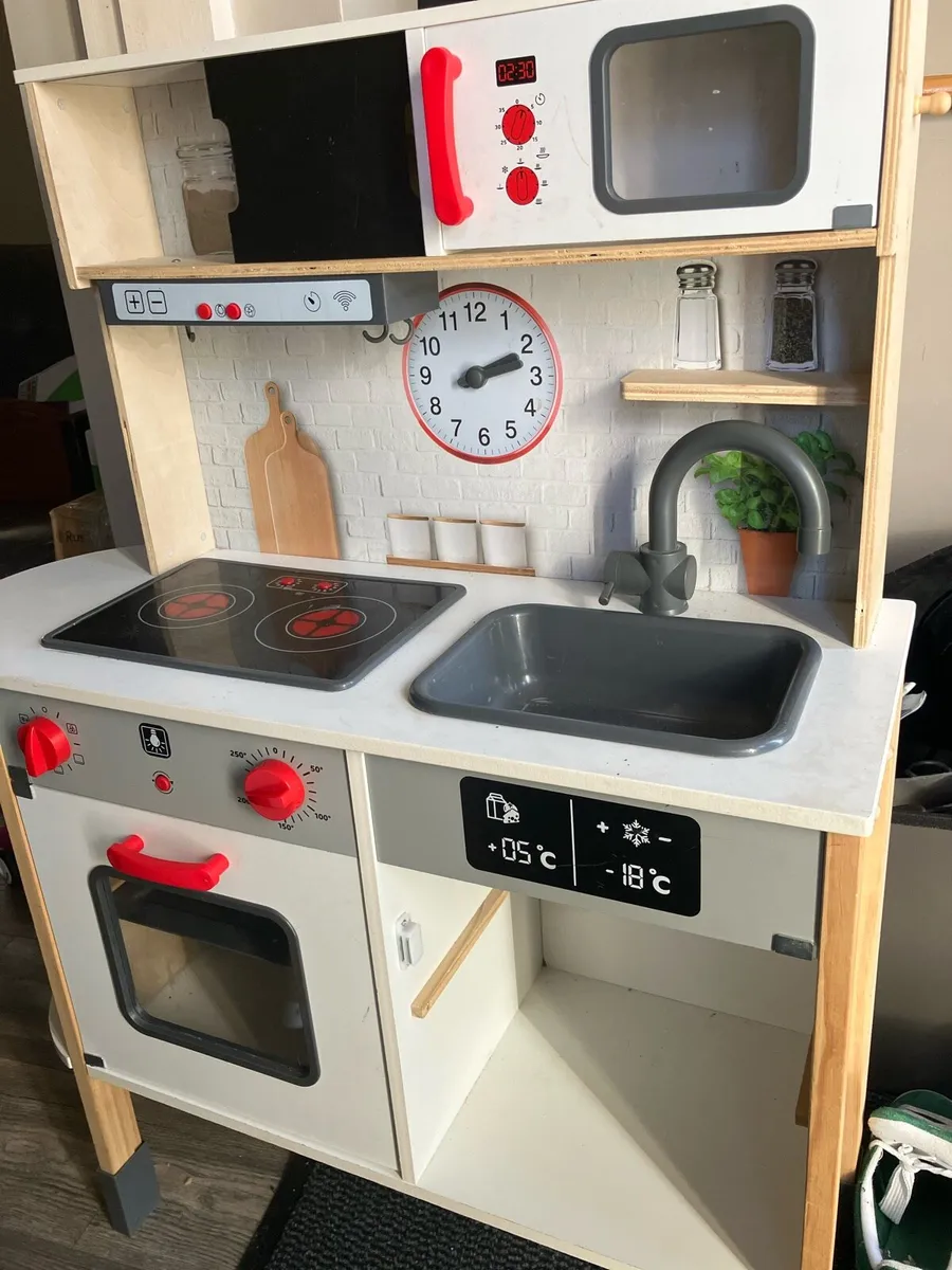 Play kitchen