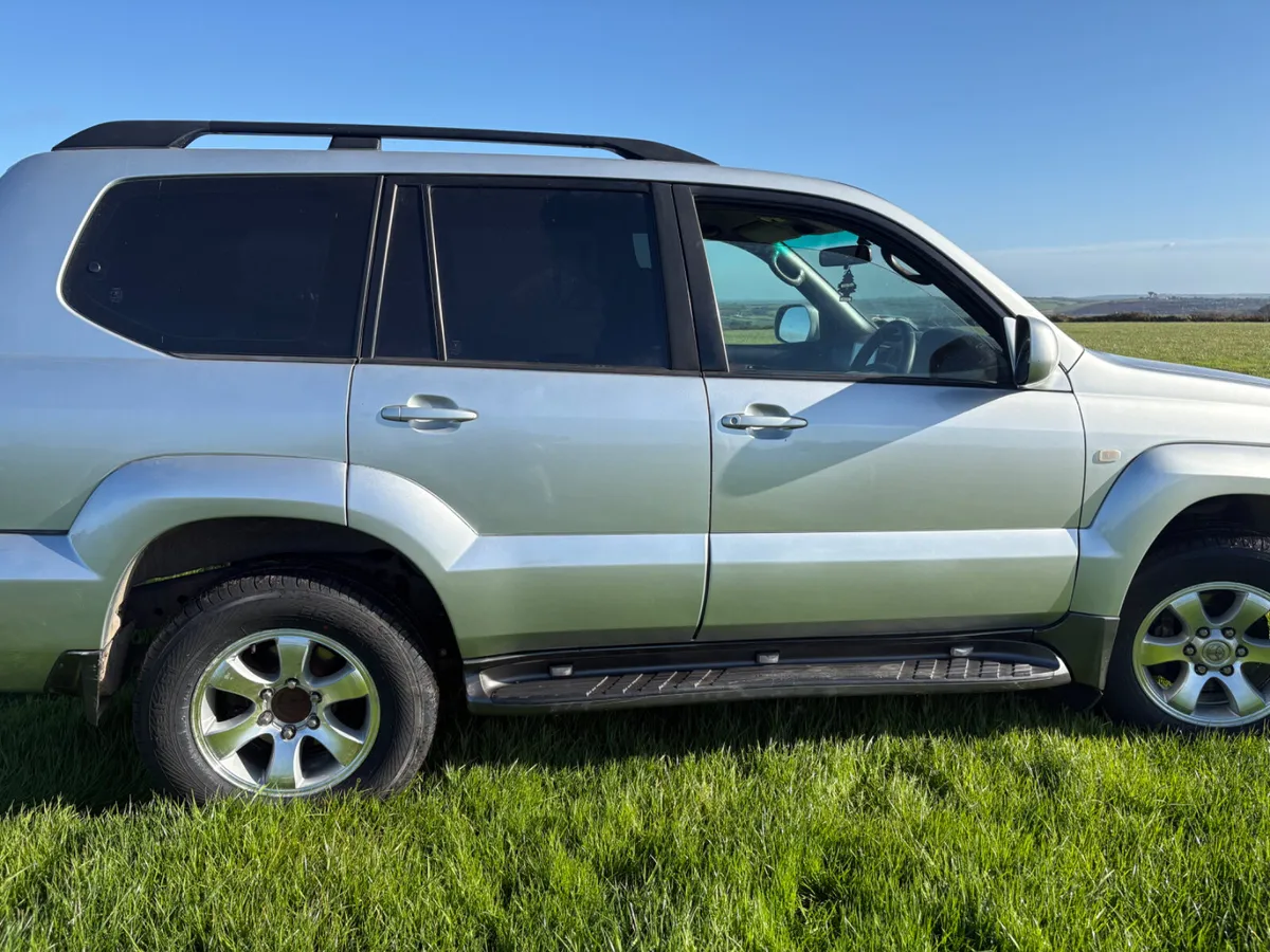 Land Cruiser 2006 5 seat Crew Cab - Image 2