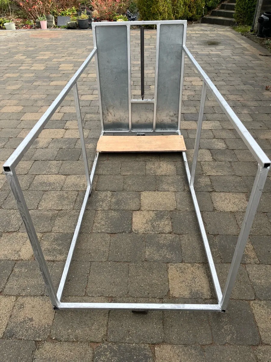 Sheep/lamb fostering crate - Image 1